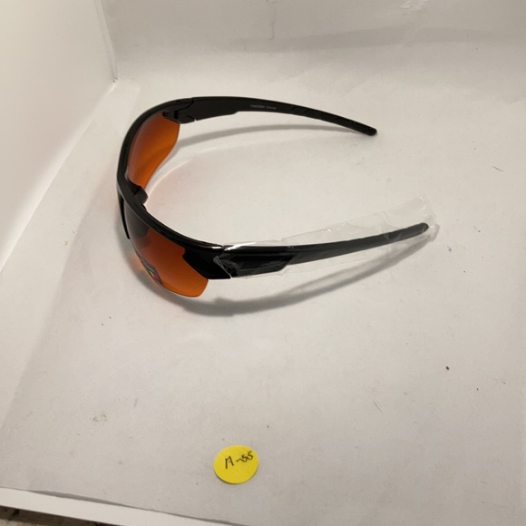 Men’s uv400 wrap sunglasses with amber lens. - Picture 2 of 2